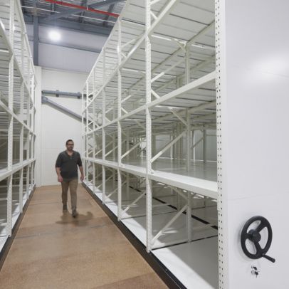 APC Uni-Span Shelving Aislesaver
