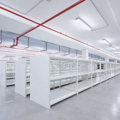 APC Unispan Shelving with Steel Shelves